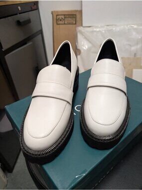 Aerosoles Ronnie Women’s White Leather Loafers Size 5M